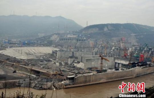 向家坝灌区取水口及取水隧道位于电站两岸　蓝荣杰　摄